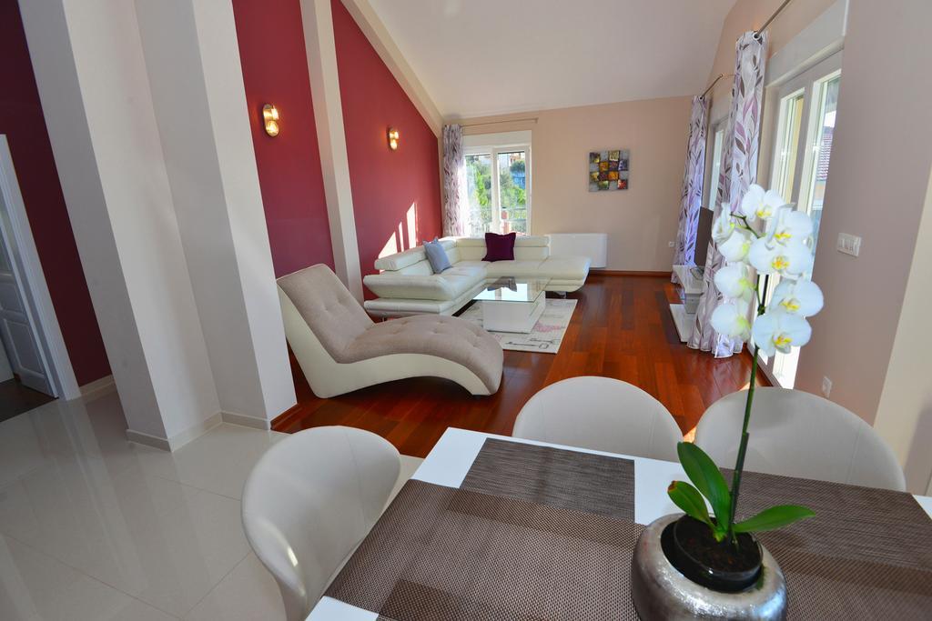 Apartments Villa Coratina Traù Esterno foto
